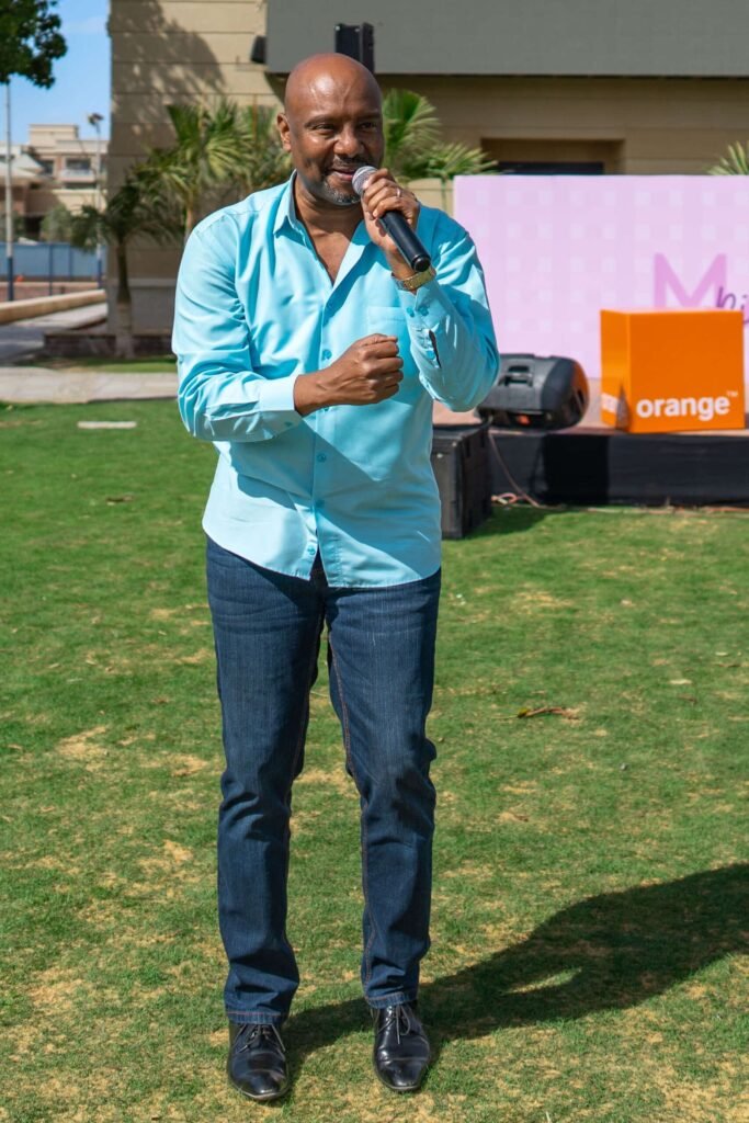 A person singing at a Christmas celebration in a garden during the day 2