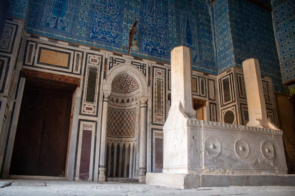 
									Shrine inside the Blue Mosque (Amir Aqsunqur Mosque) in Cairo
