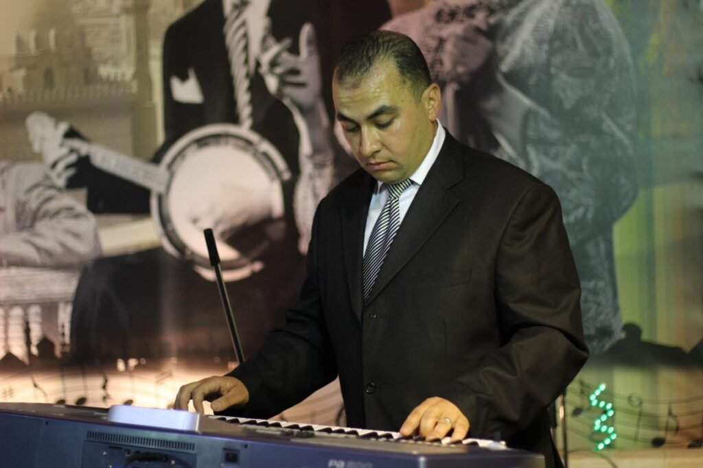 Portrait of a Qanun Player – Artistic Focus in a Musical Moment